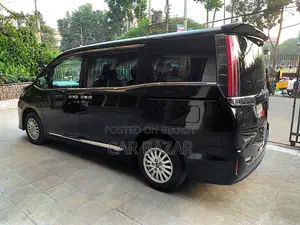 Toyota Noah ESQUIRE GI PREMIUM 2018