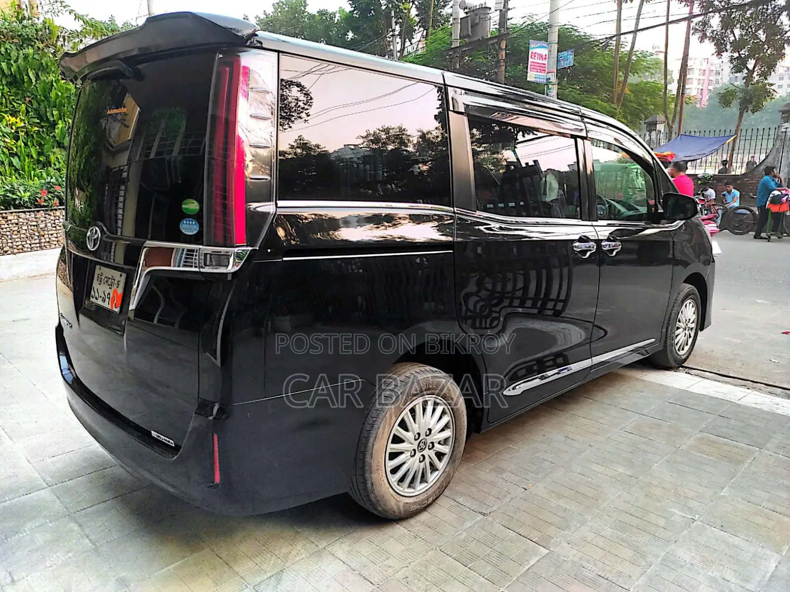 Toyota Noah ESQUIRE GI PREMIUM 2018