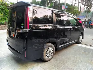 Toyota Noah ESQUIRE GI PREMIUM 2018