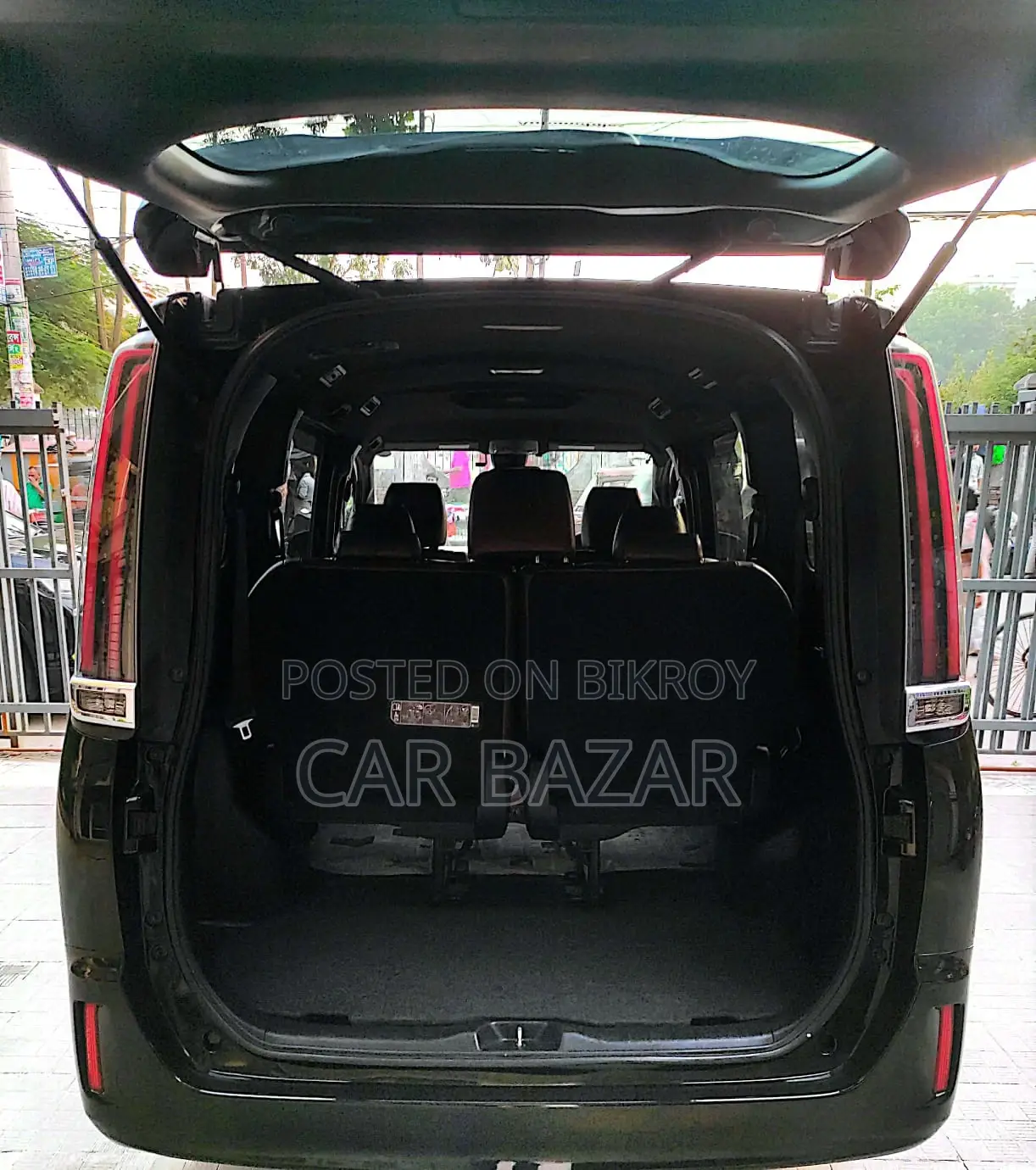 Toyota Noah ESQUIRE GI PREMIUM 2018
