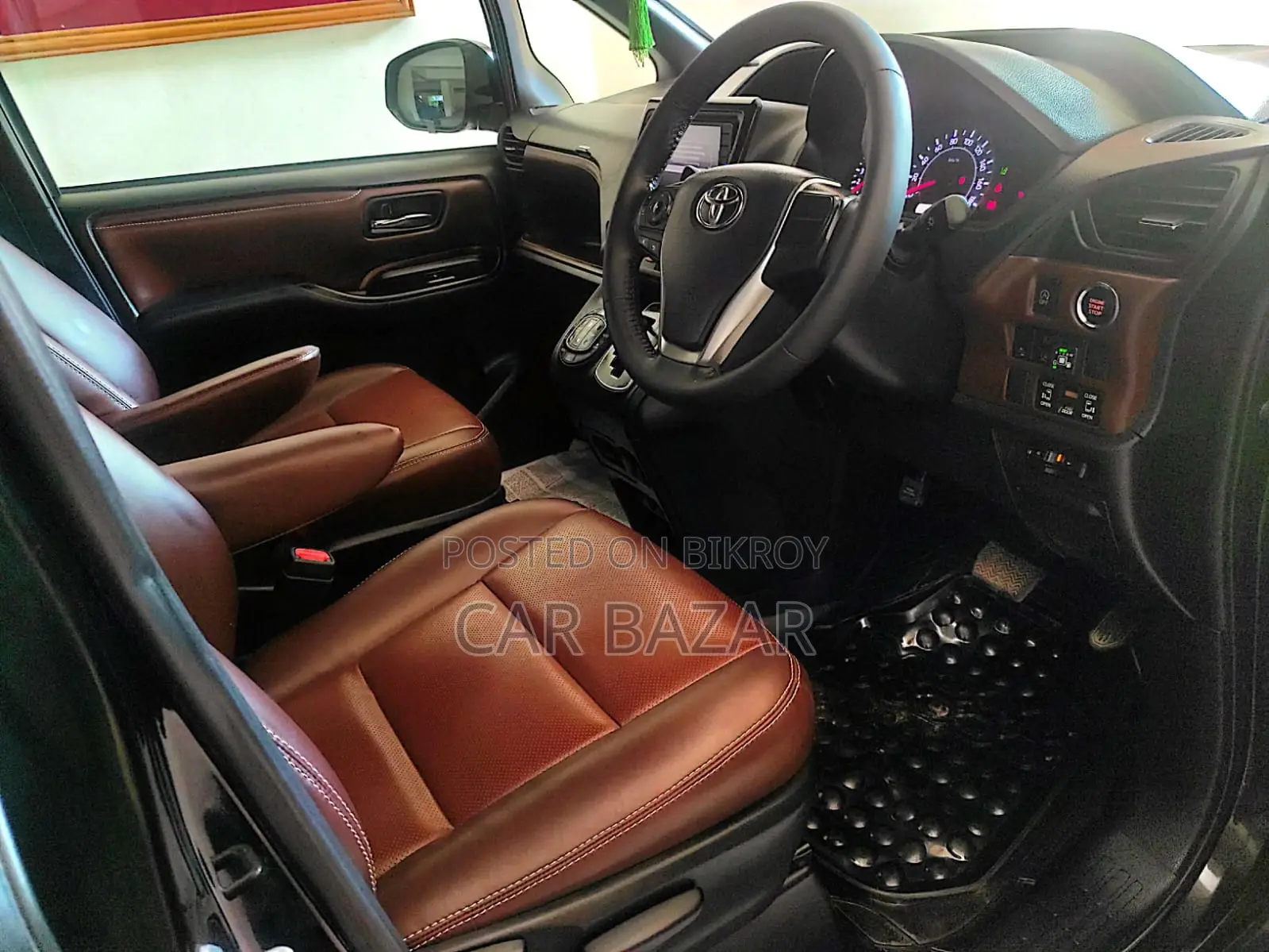 Toyota Noah ESQUIRE GI PREMIUM 2018