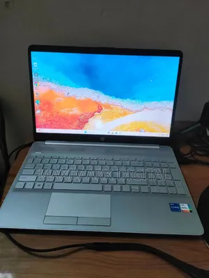 HP Laptop 15-dw3031 16GB Intel Core i7 SSD 256GB