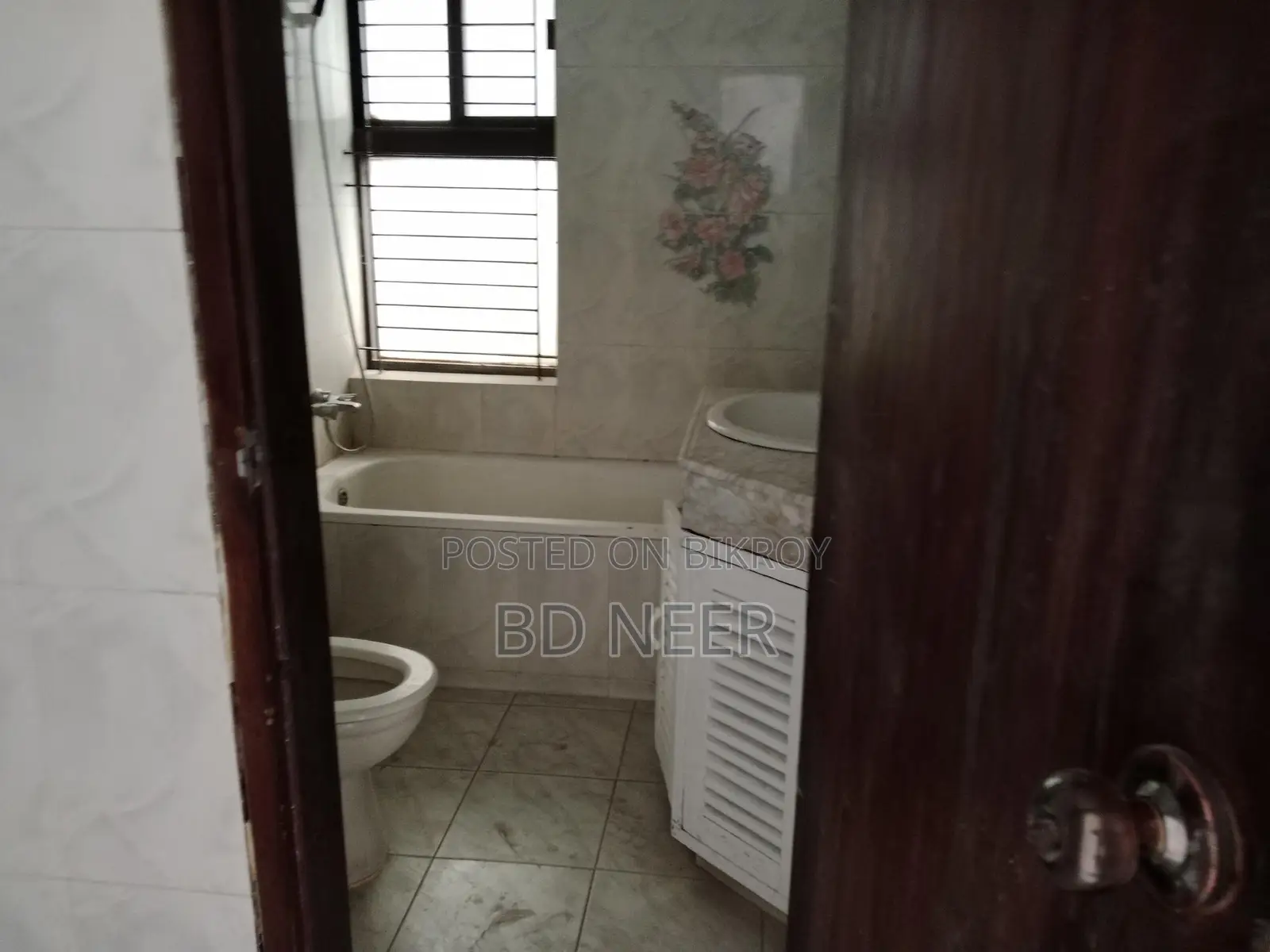Commercial 2500 sft office space available in Gulshan Avenue