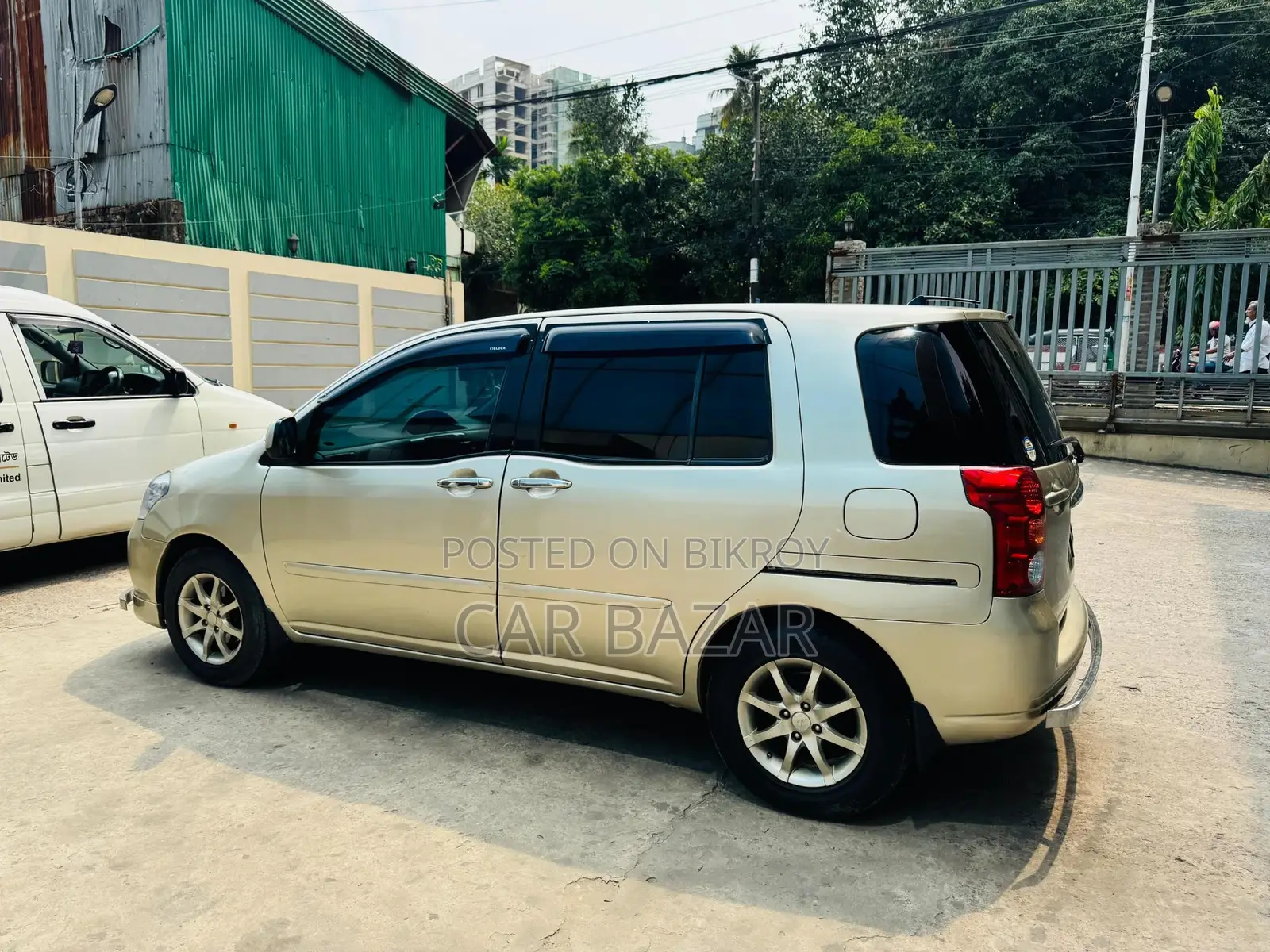 Toyota Raum G LEFT DOOR AUTO 2005