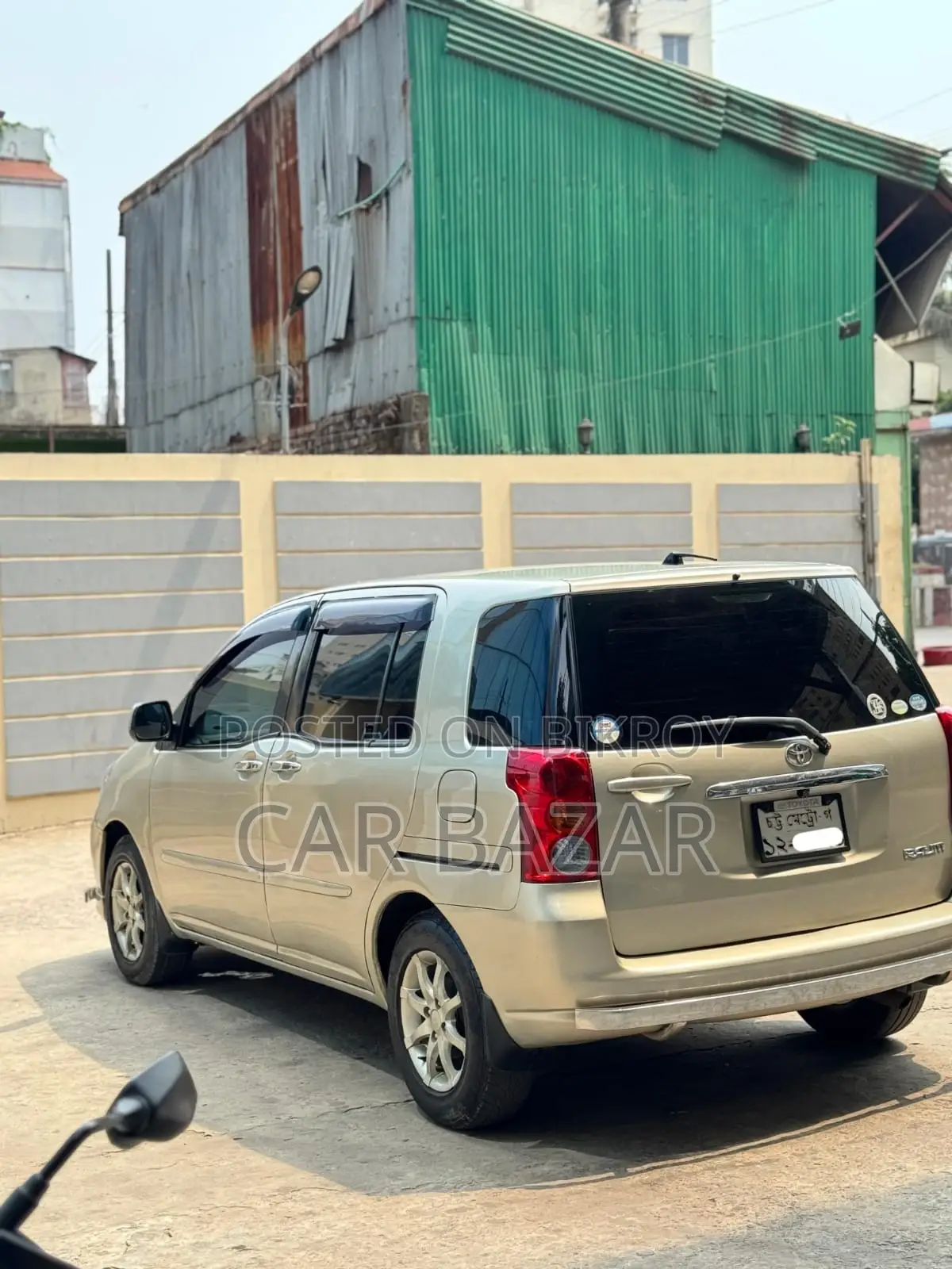 Toyota Raum G LEFT DOOR AUTO 2005