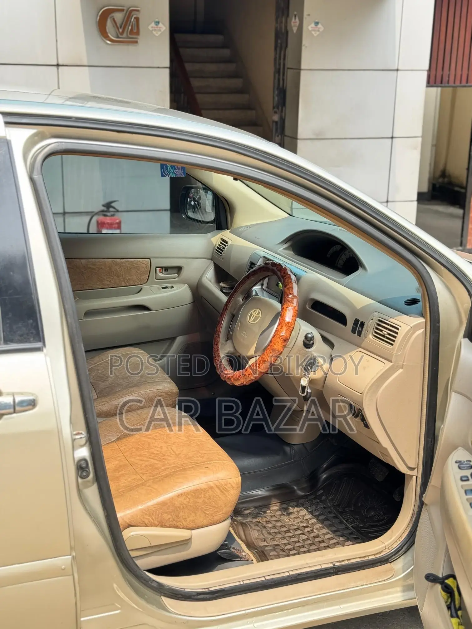 Toyota Raum G LEFT DOOR AUTO 2005