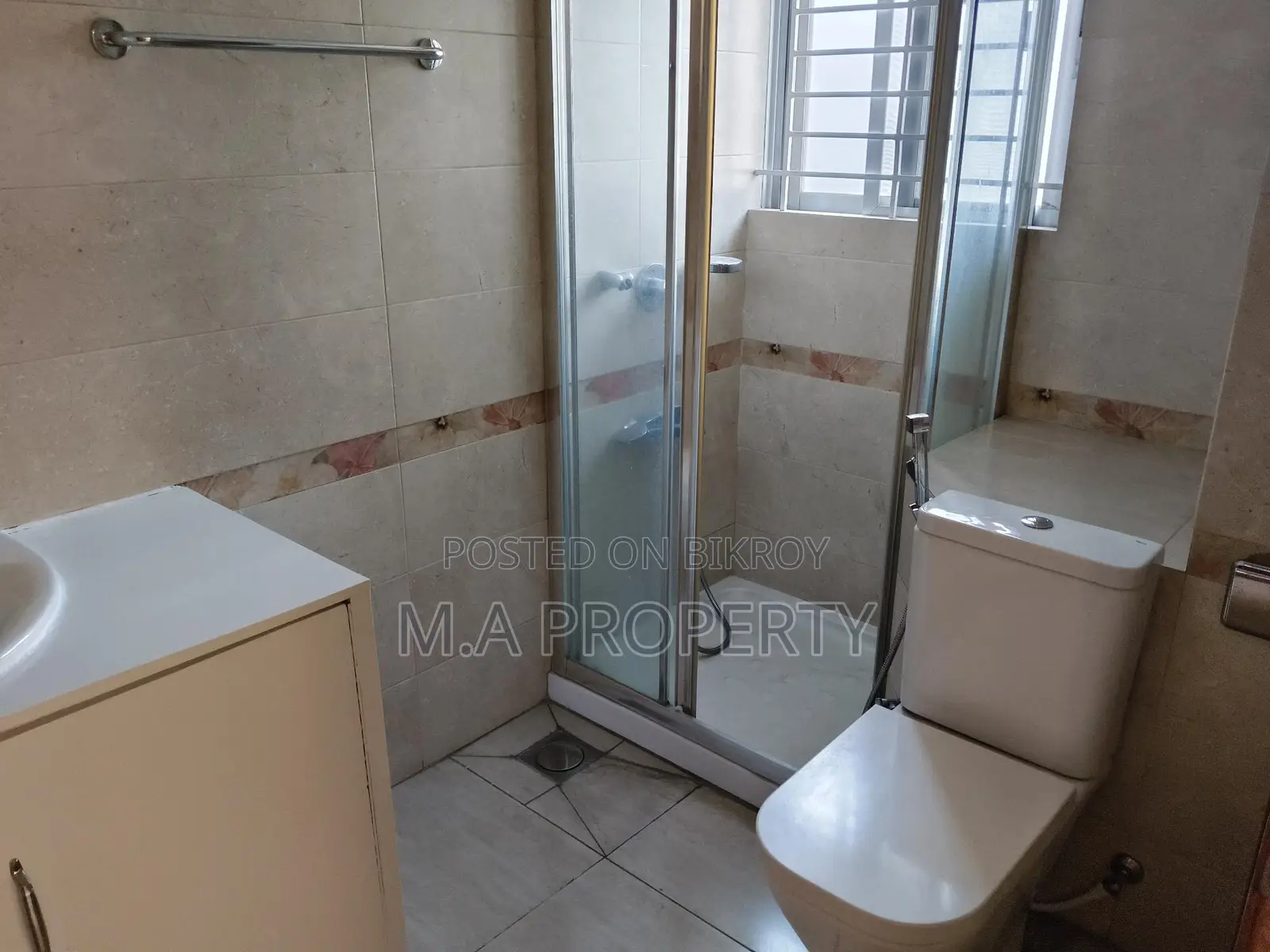 Duplex Apartment Rent 4-Bed 5-Bath 2-Carpark 5500sqft Gulshan North