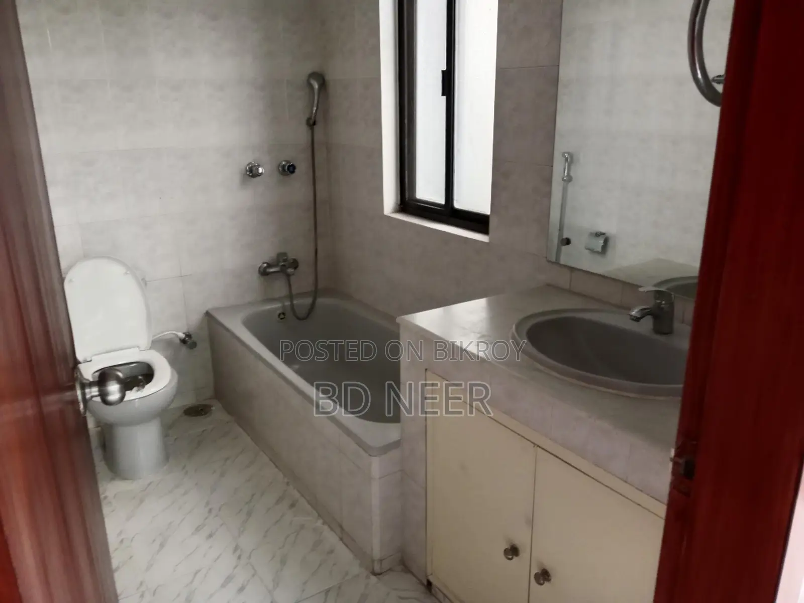 Good looking 3 Bed room apt available in Gulshan