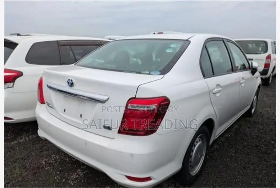 Toyota Axio EX HV WHITE 2020