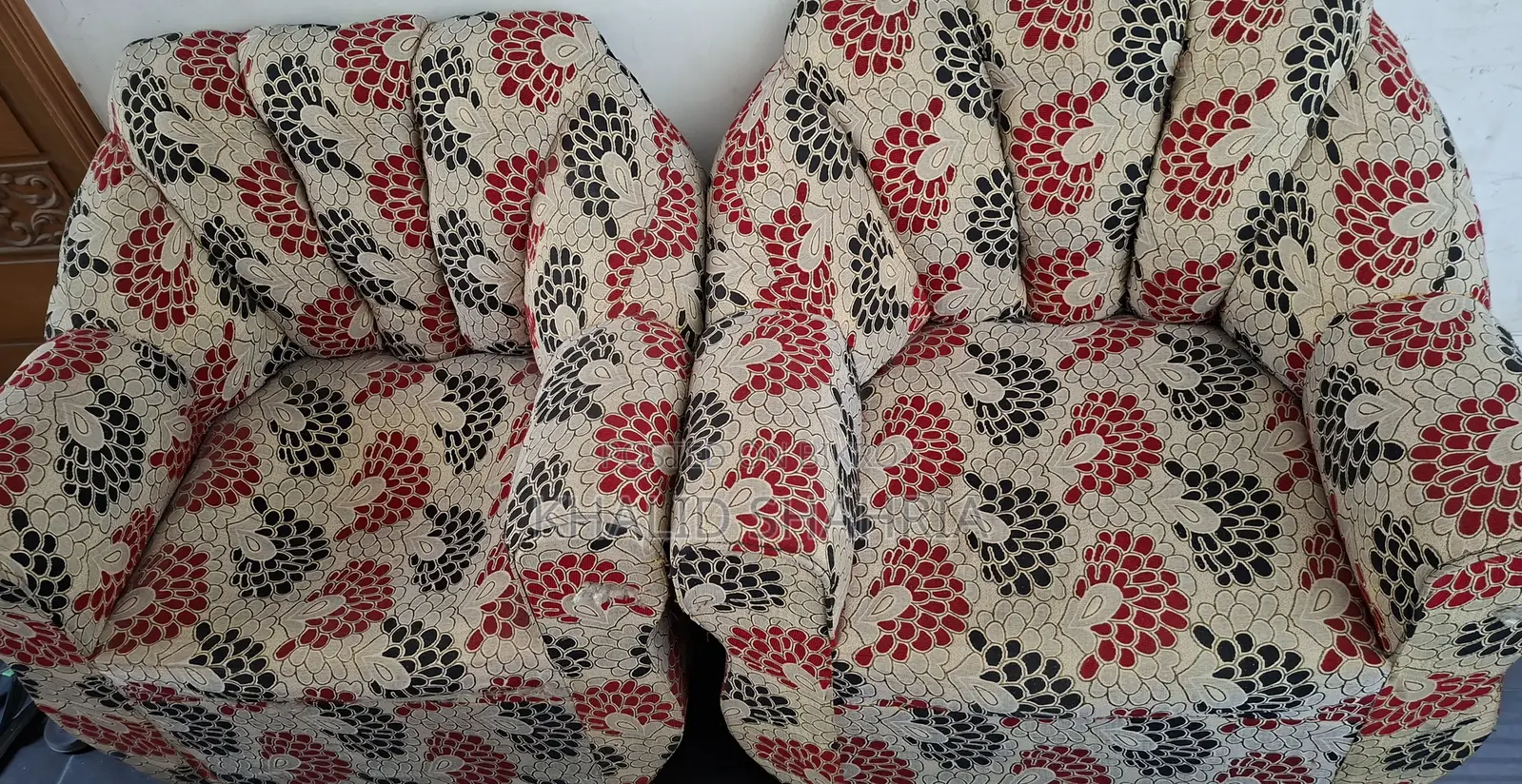 ছোফা ৫ জন বসা যাবে।