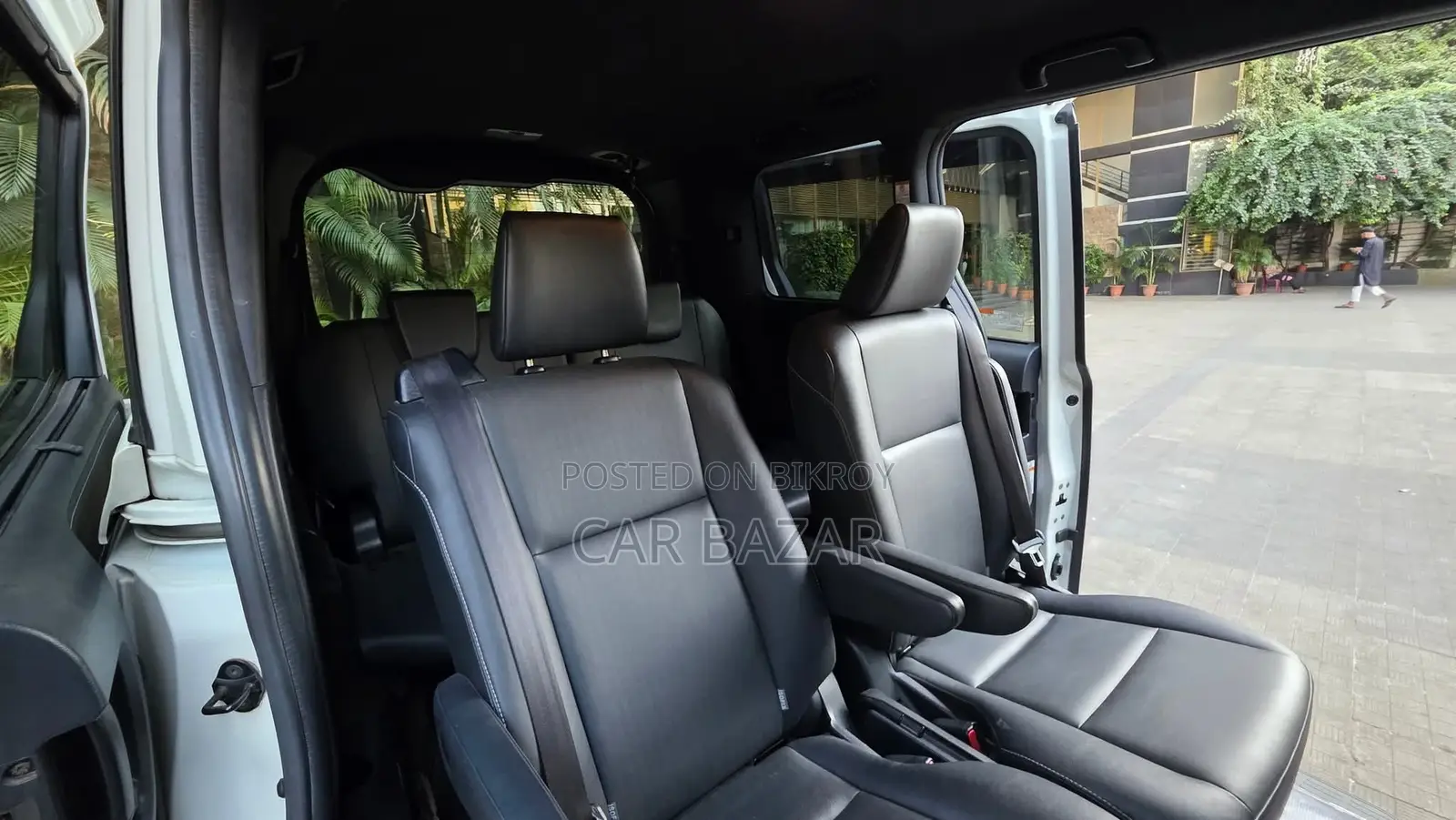 Toyota Noah Esquire Gi Premium 2017