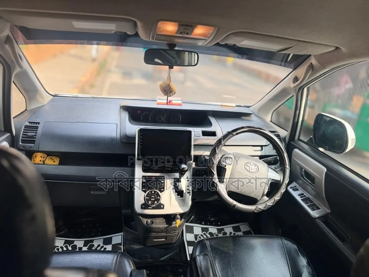 Toyota Noah si 2013