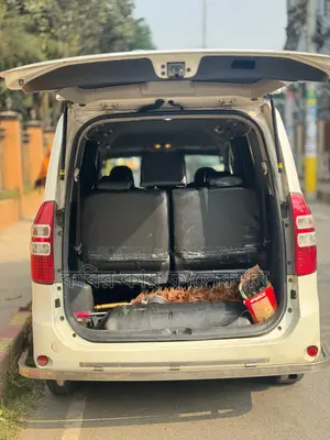 Toyota Noah si 2013
