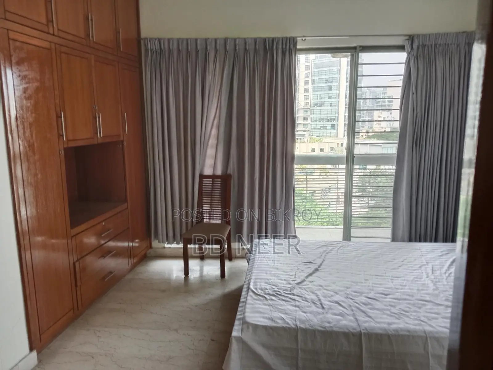 nice semi furnish 3 Bed room apt rent in banani North