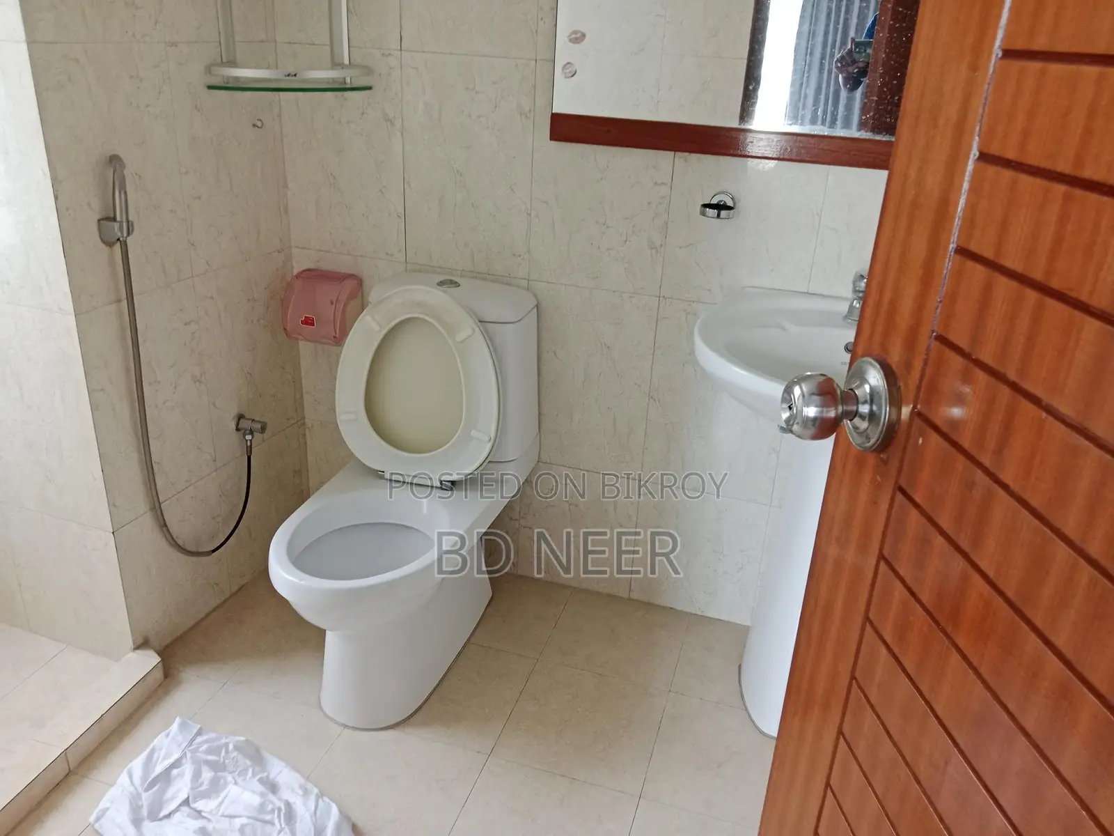 nice semi furnish 3 Bed room apt rent in banani North