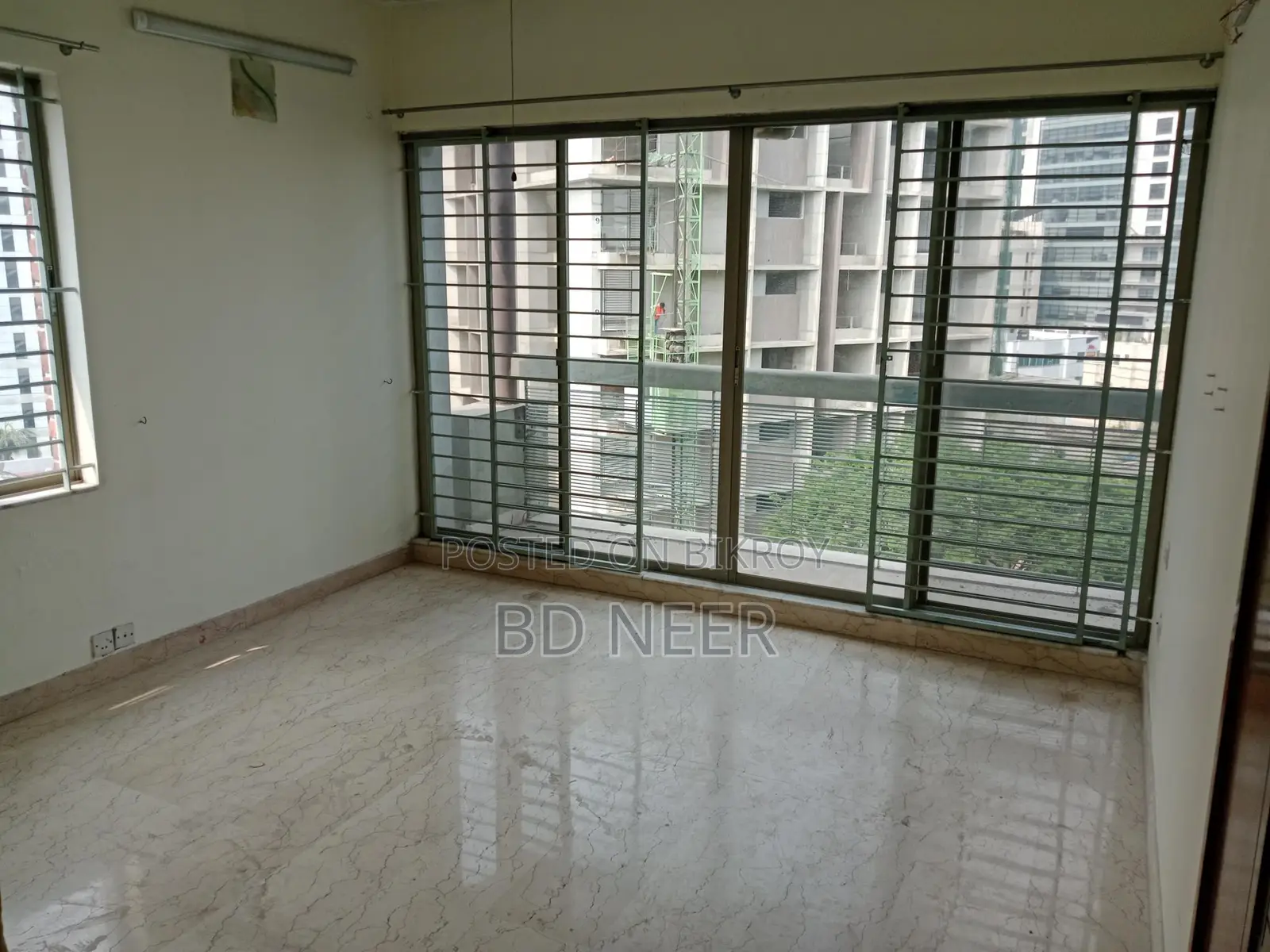 nice semi furnish 3 Bed room apt rent in banani North