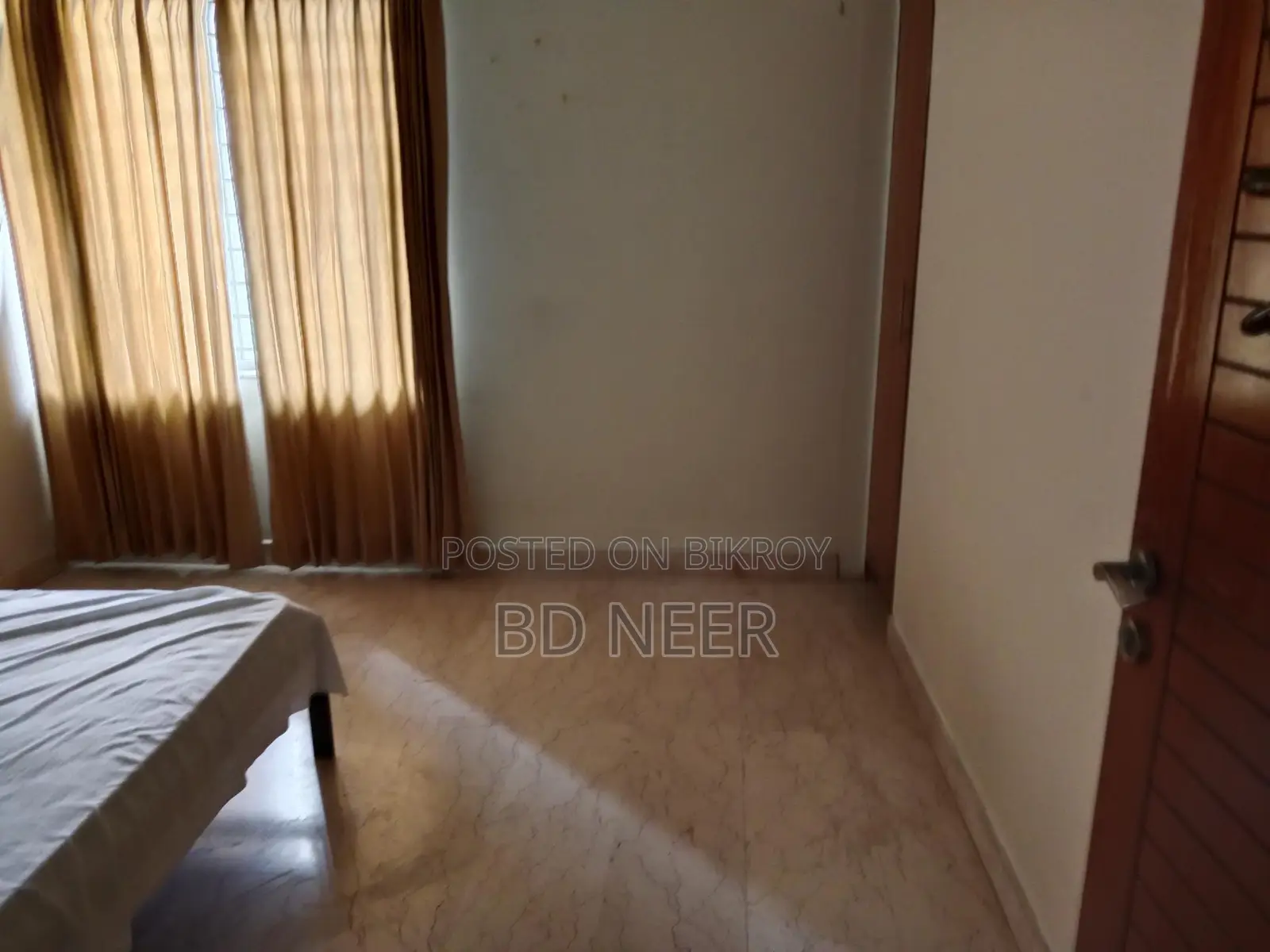 nice semi furnish 3 Bed room apt rent in banani North