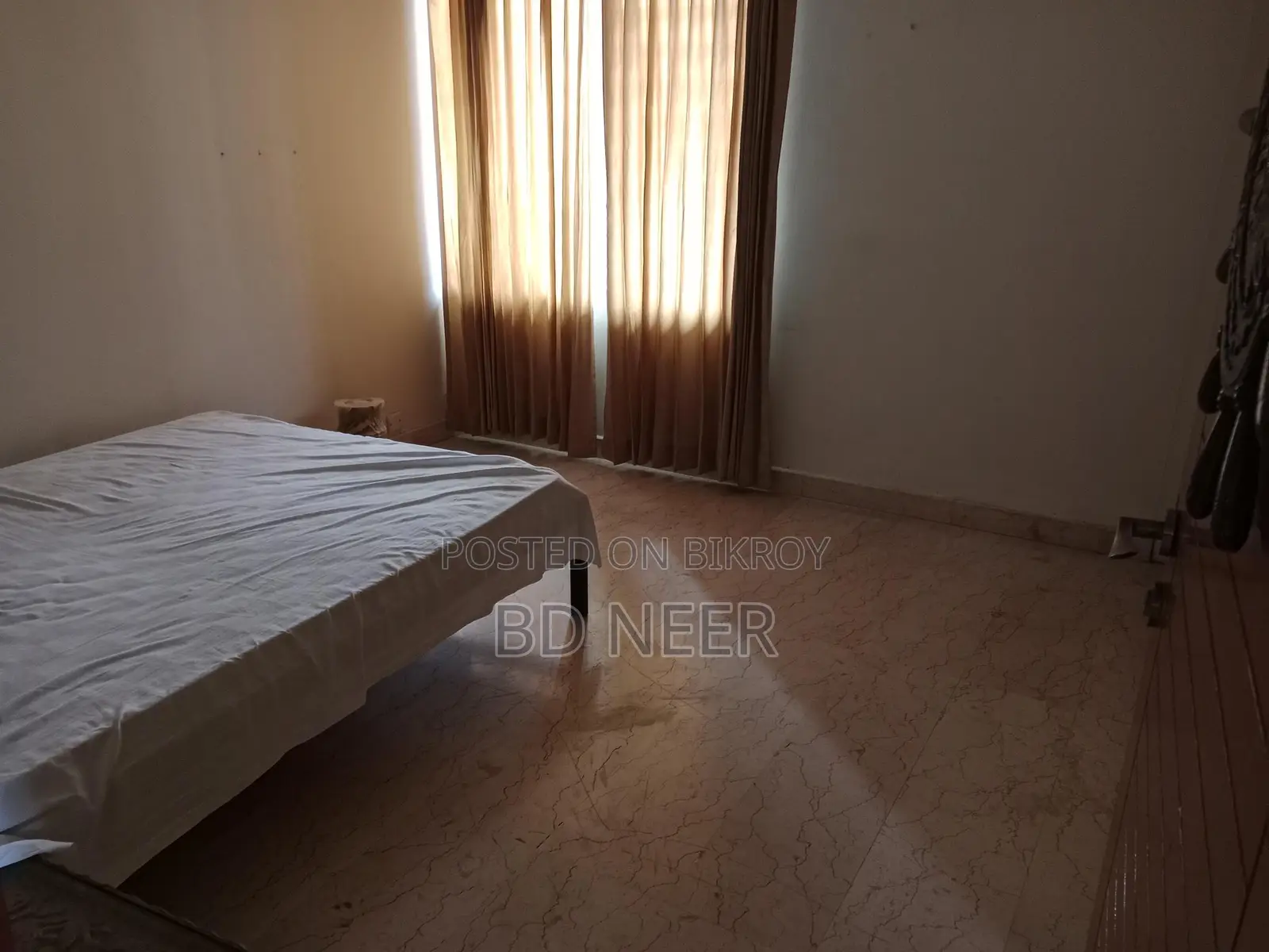 nice semi furnish 3 Bed room apt rent in banani North
