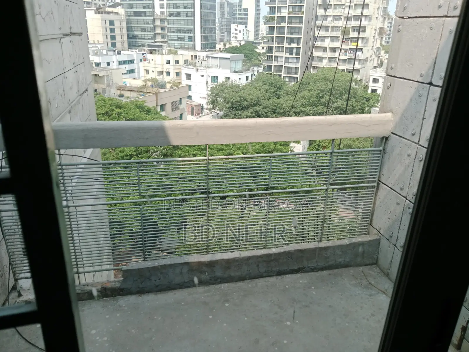 nice semi furnish 3 Bed room apt rent in banani North