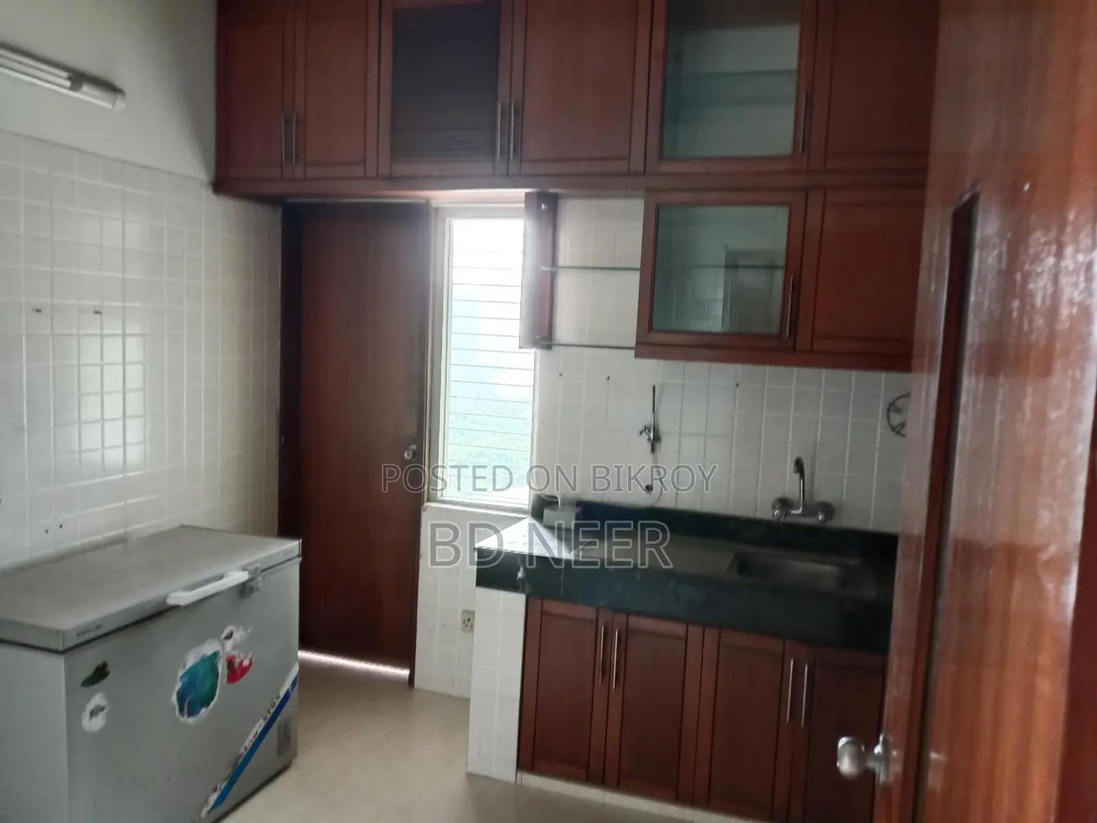 nice semi furnish 3 Bed room apt rent in banani North