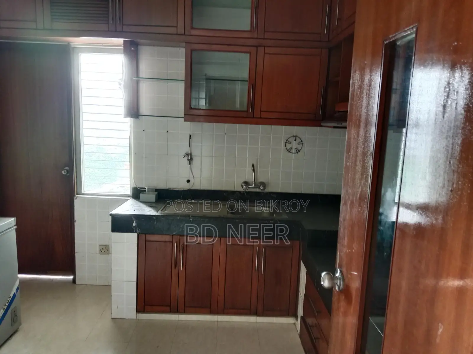 nice semi furnish 3 Bed room apt rent in banani North