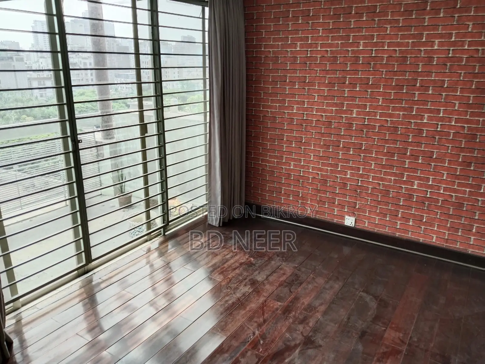 nice semi furnish 3 Bed room apt rent in banani North