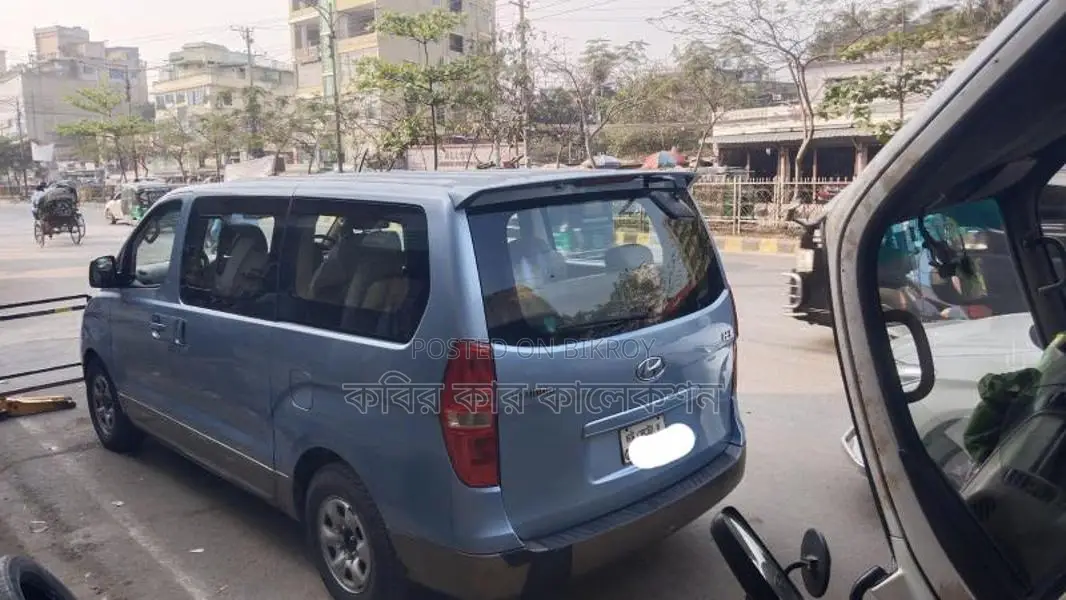 Hyundai H1 sky blue 2011