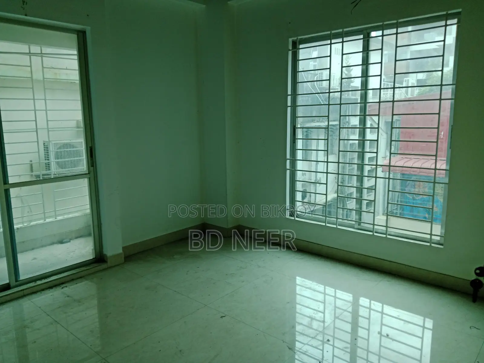 very nice 2200 sft 3 Bed room apt rent in banani