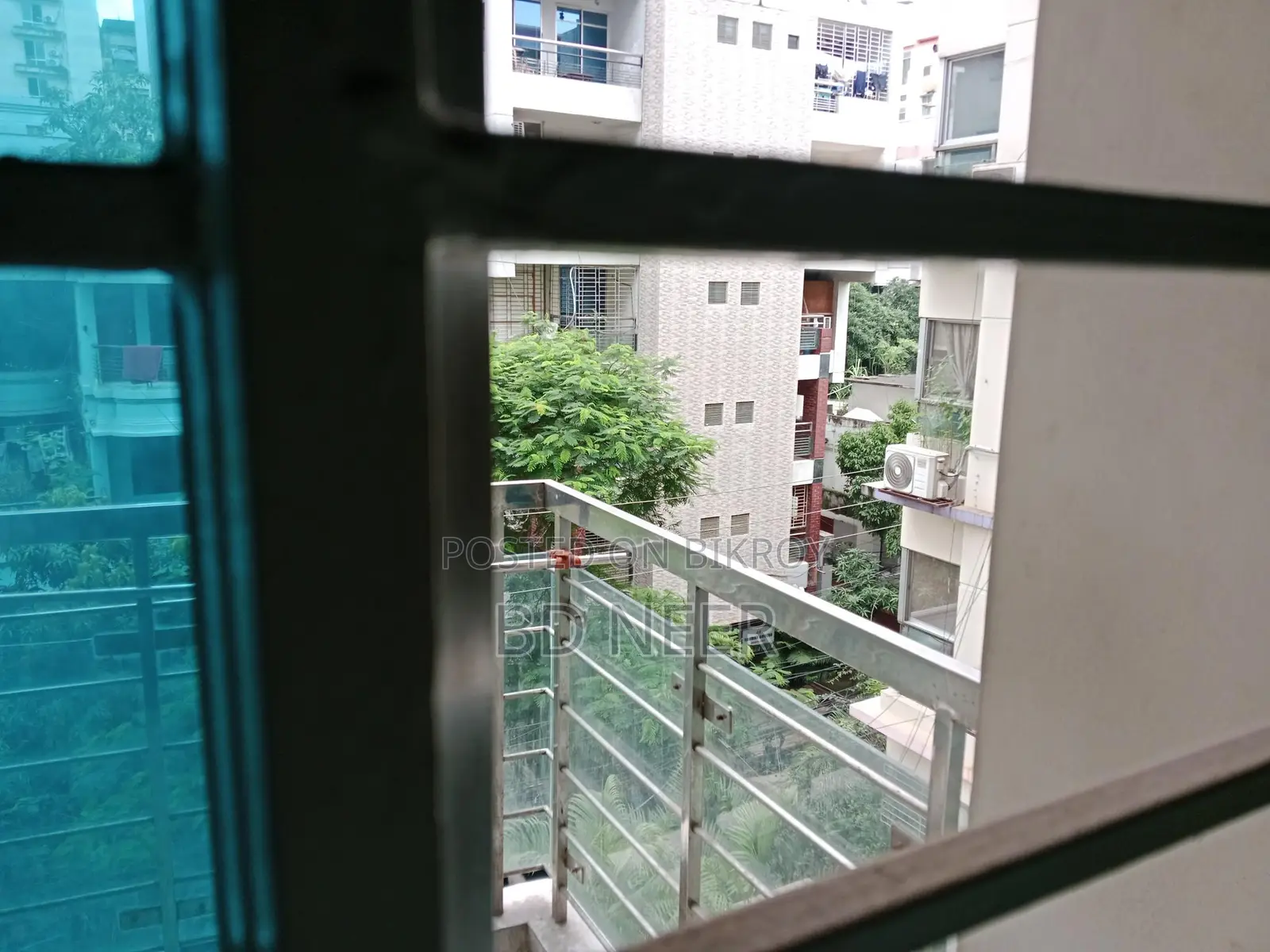 very nice 2200 sft 3 Bed room apt rent in banani