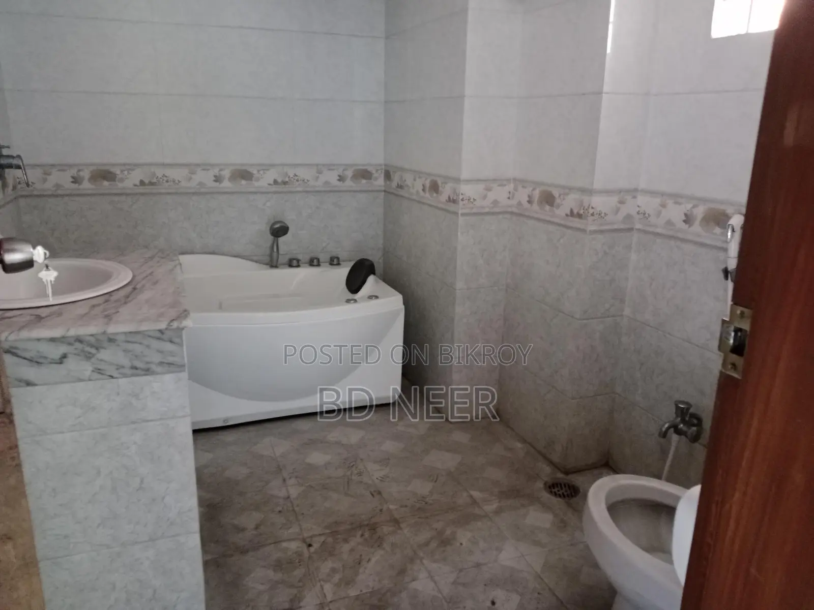 very nice 2200 sft 3 Bed room apt rent in banani