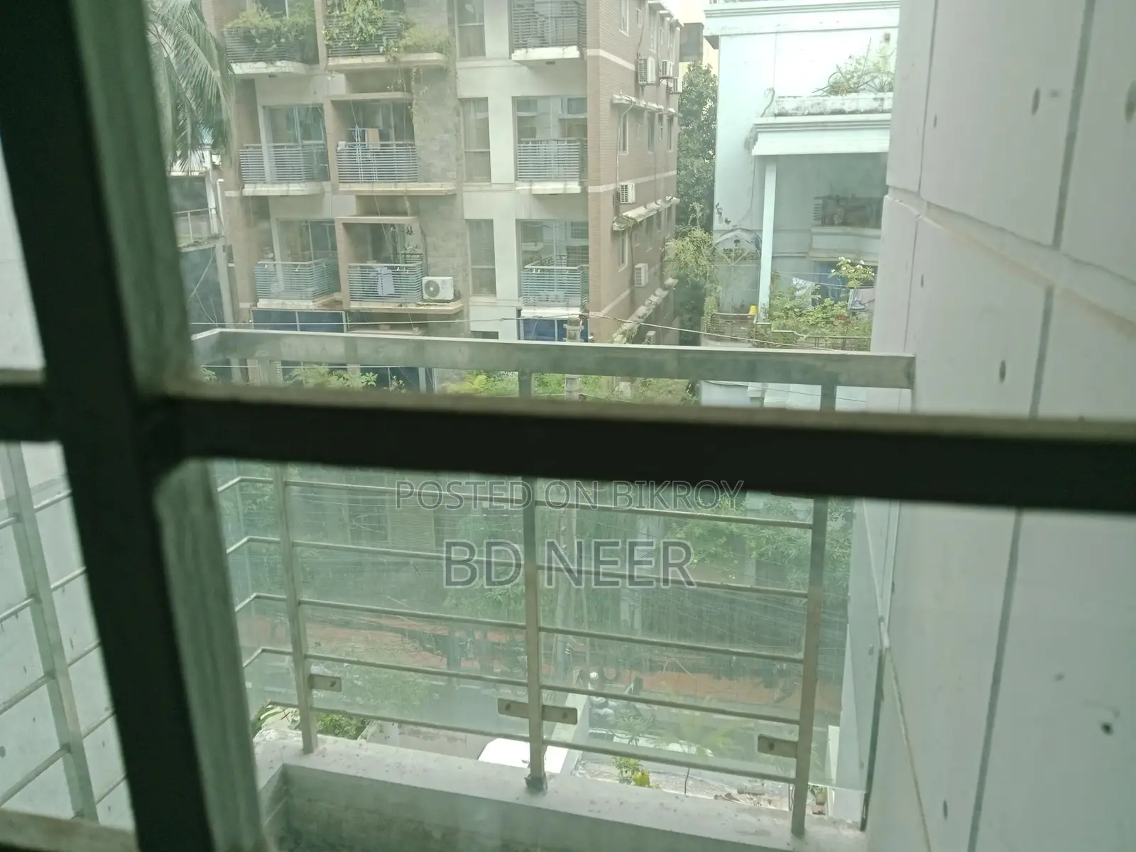 very nice 2200 sft 3 Bed room apt rent in banani