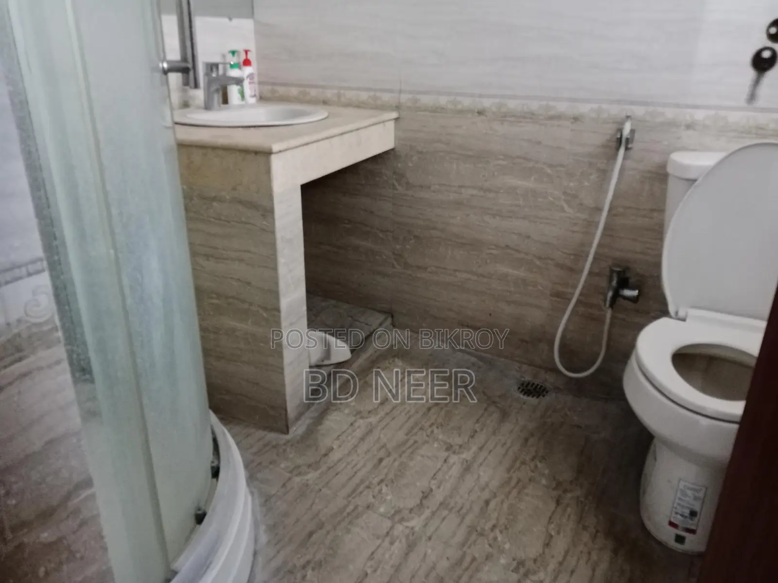 very nice 2200 sft 3 Bed room apt rent in banani