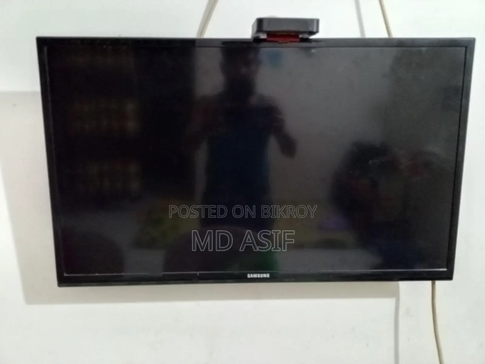 TV in perfect condition, comes with original TV card and smart box