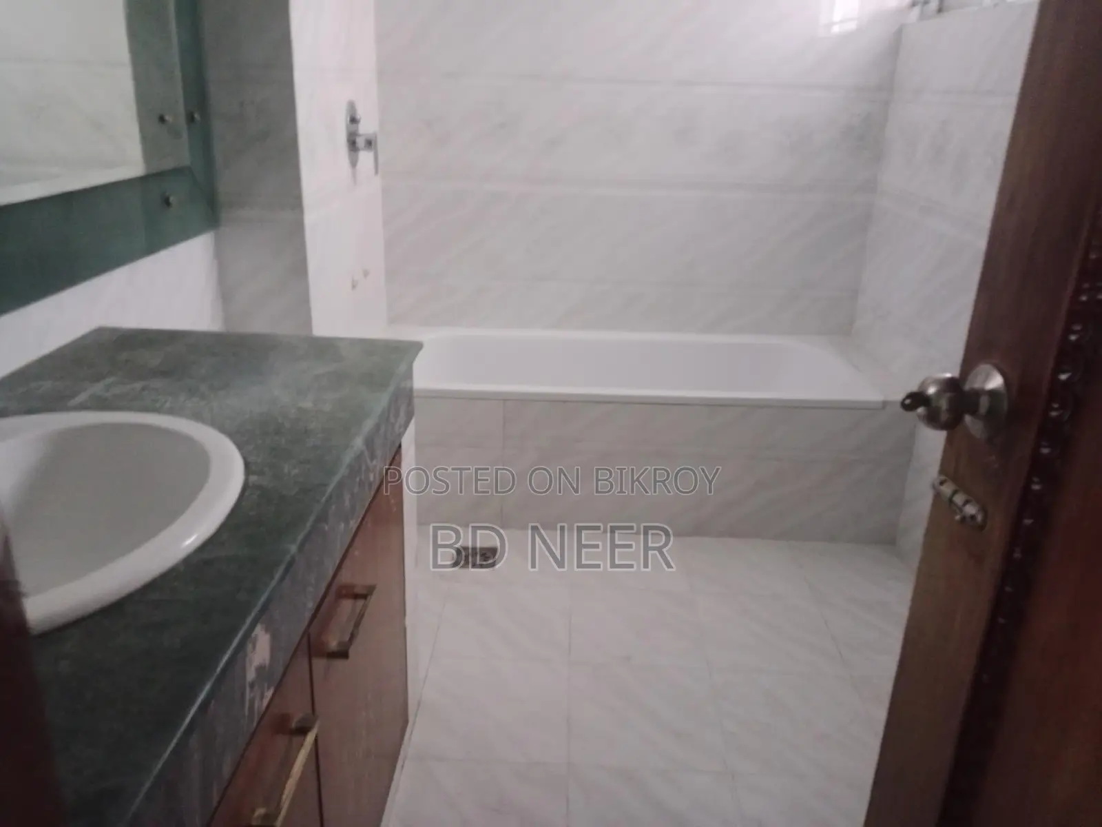 Looking so nice 2200 sft 3 Bed room apt rent in Gulshan