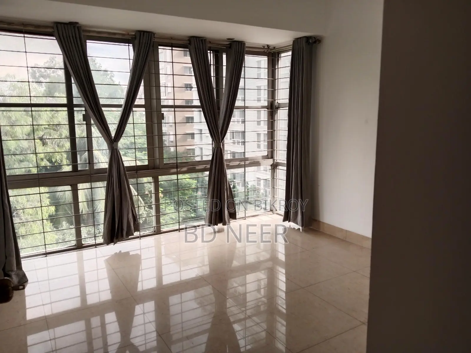 Looking good unfurnished 3 bedroom apartment rent in Gulshan north side