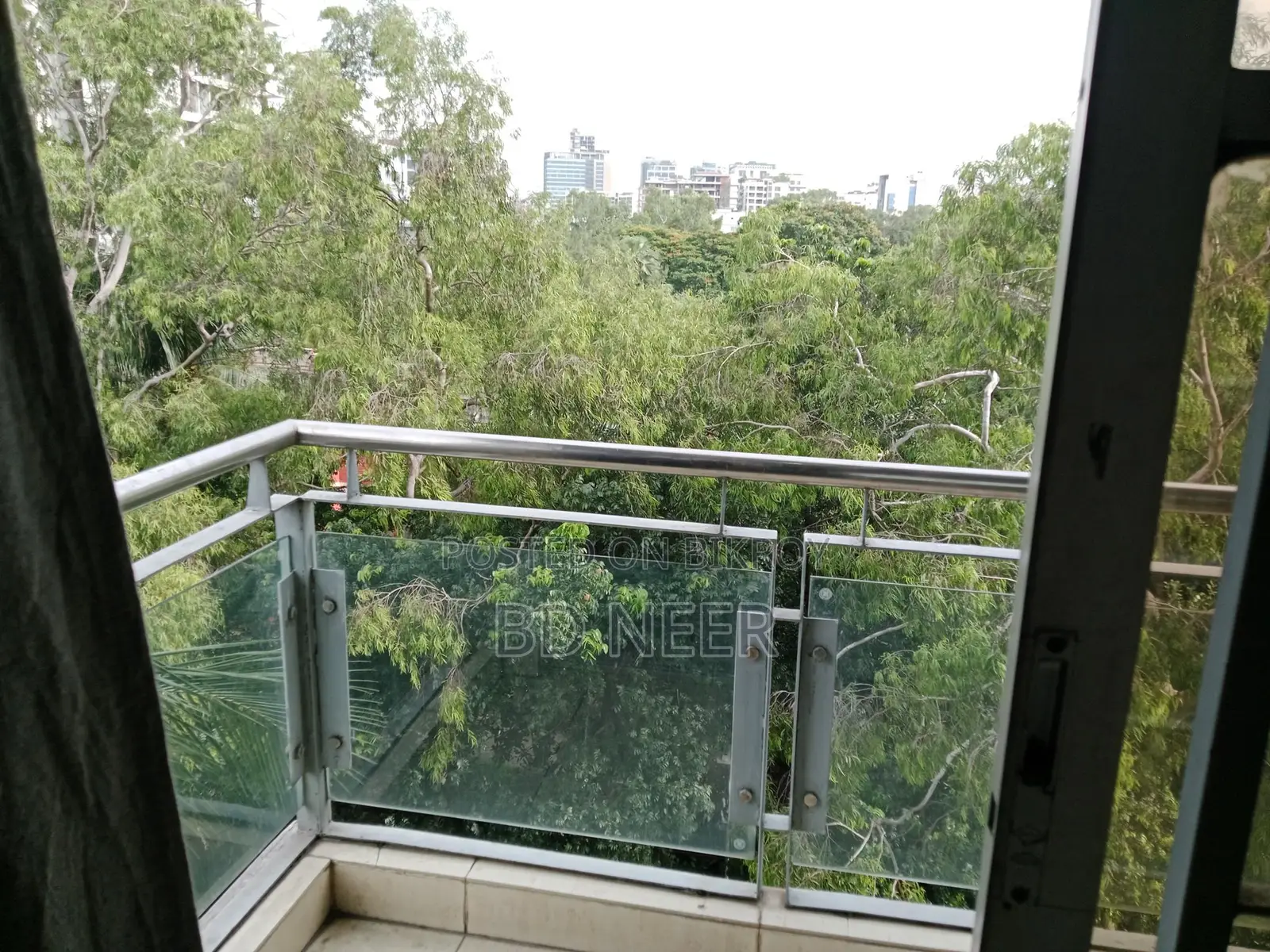 Looking good unfurnished 3 bedroom apartment rent in Gulshan north side