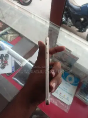 Apple iPhone 6 . (Used)