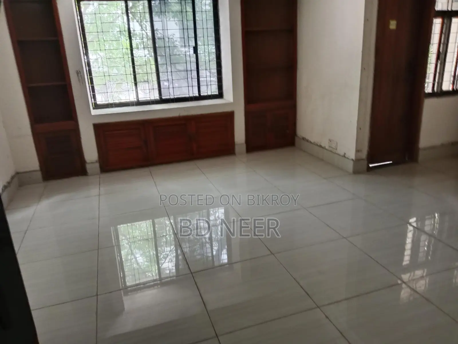 গুলশানে আবাসিক বিল্ডিংয়ে ২৪৫০ বর্গফুটের অফিস স্পেস ভাড়া