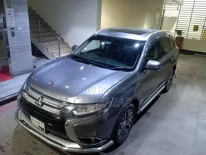 Mitsubishi Outlander Sunroof 7Seater 4Wd 2017