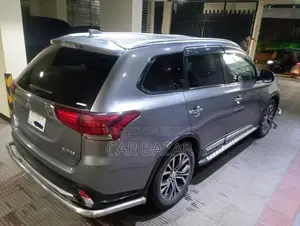 Mitsubishi Outlander Sunroof 7Seater 4Wd 2017
