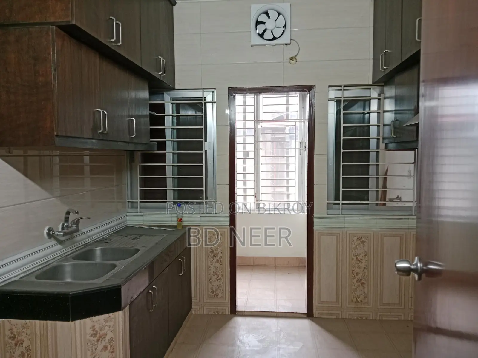 Nice 2700 sft 4 Bed room apt rent in banani North