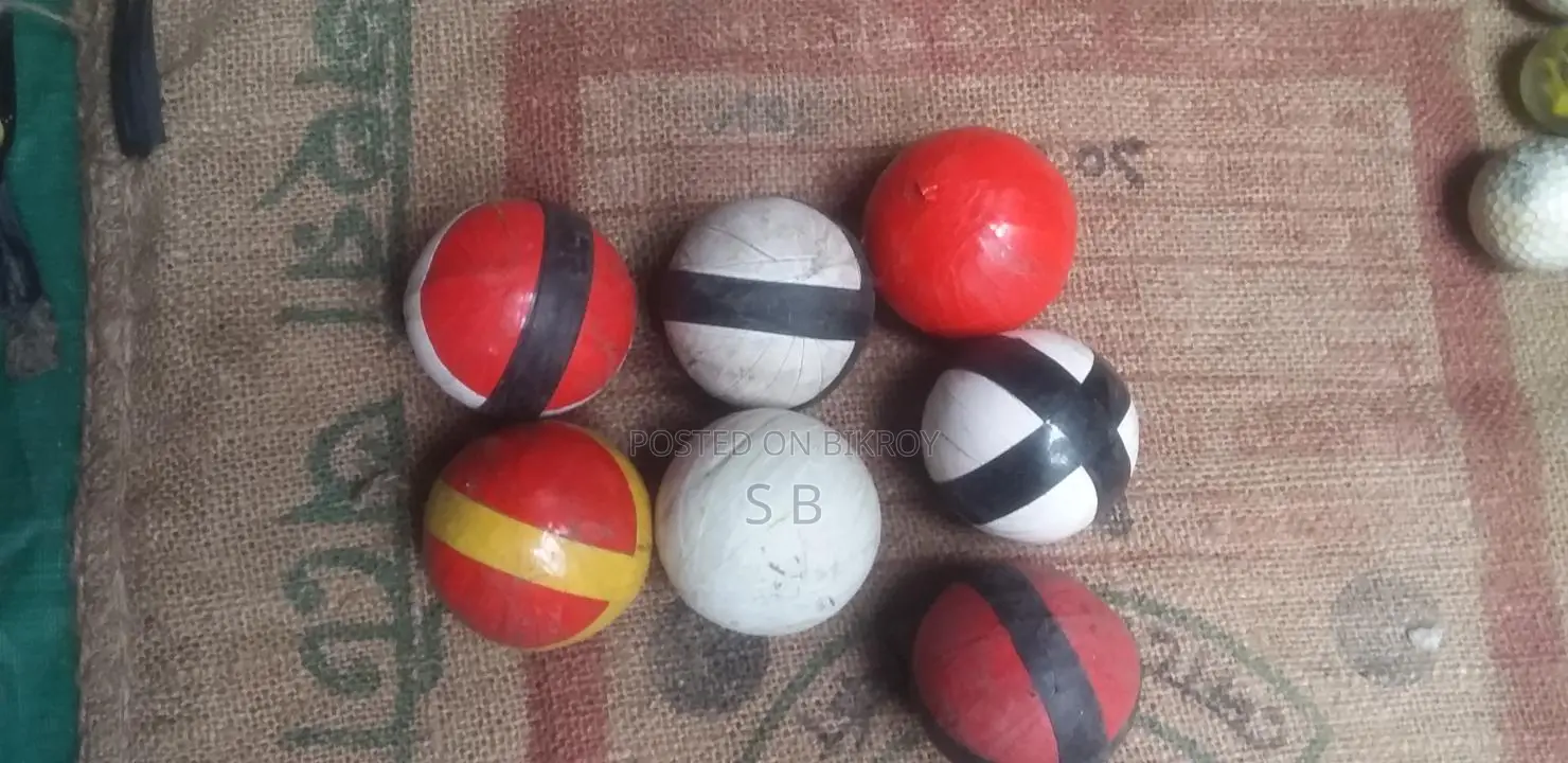 ক্রিকেট বল