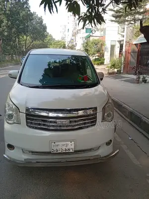 Toyota Noah Noah(X SMART) 2012