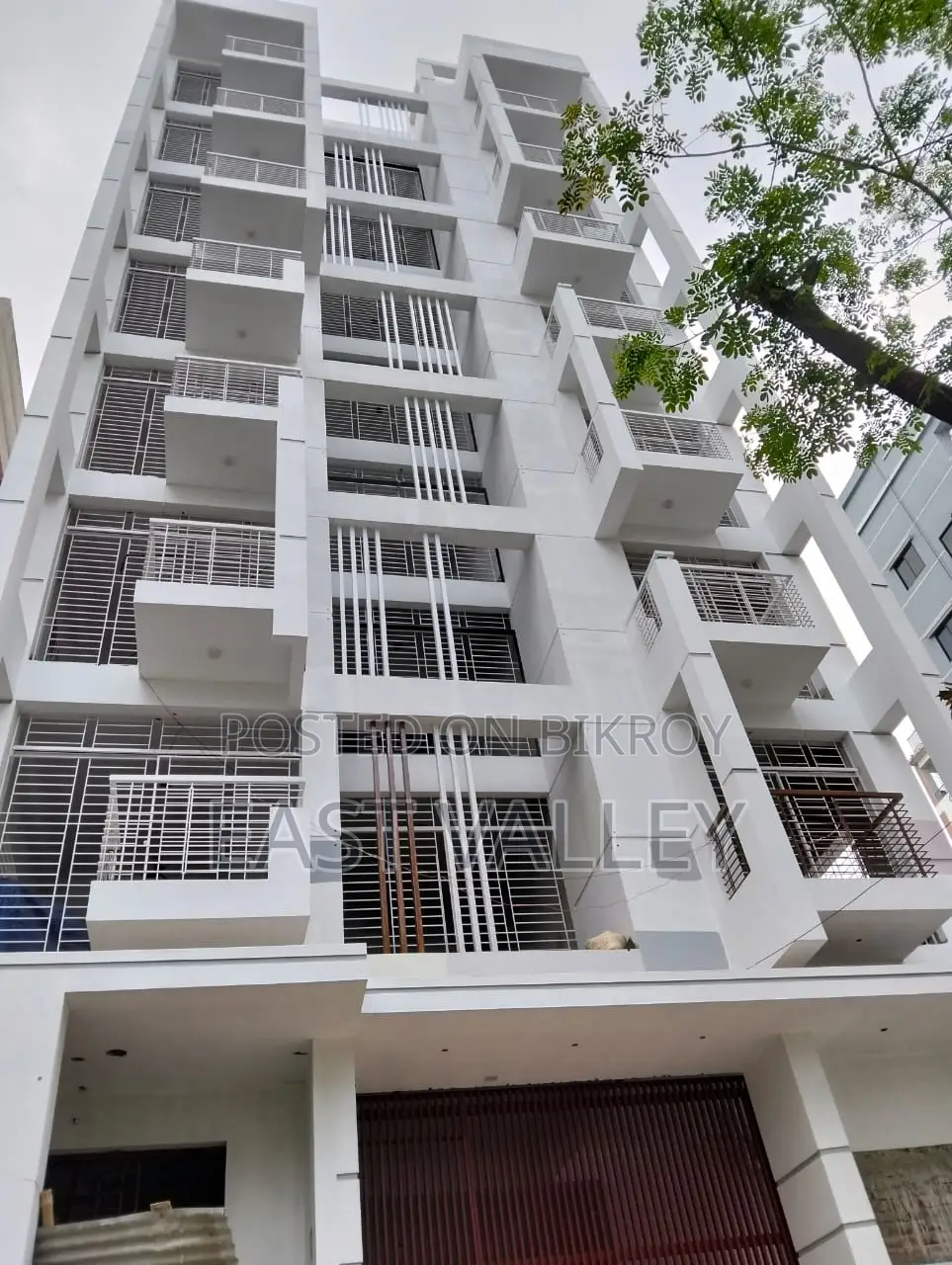 বসুন্ধরা আর/এ, ঢাকা-১২২৯-এ ১৫০০ বর্গফুটের প্রায় রেডি ফ্ল্যাট বিক্রির জন্য