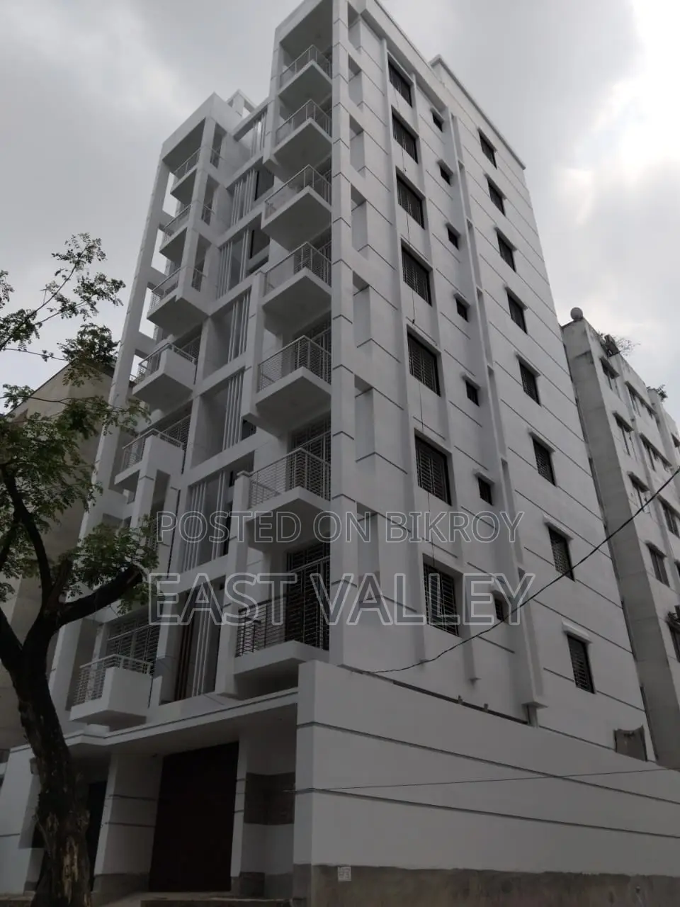 বসুন্ধরা আর/এ, ঢাকা-১২২৯-এ ১৫০০ বর্গফুটের প্রায় রেডি ফ্ল্যাট বিক্রির জন্য