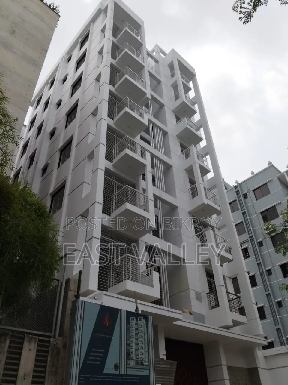 বসুন্ধরা আর/এ, ঢাকা-১২২৯-এ ১৫০০ বর্গফুটের প্রায় রেডি ফ্ল্যাট বিক্রির জন্য