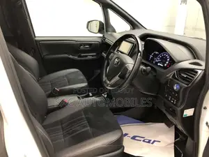 Toyota Esquire Gi premium PKG 2021
