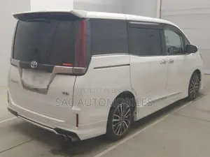 Toyota Esquire Gi premium PKG 2021