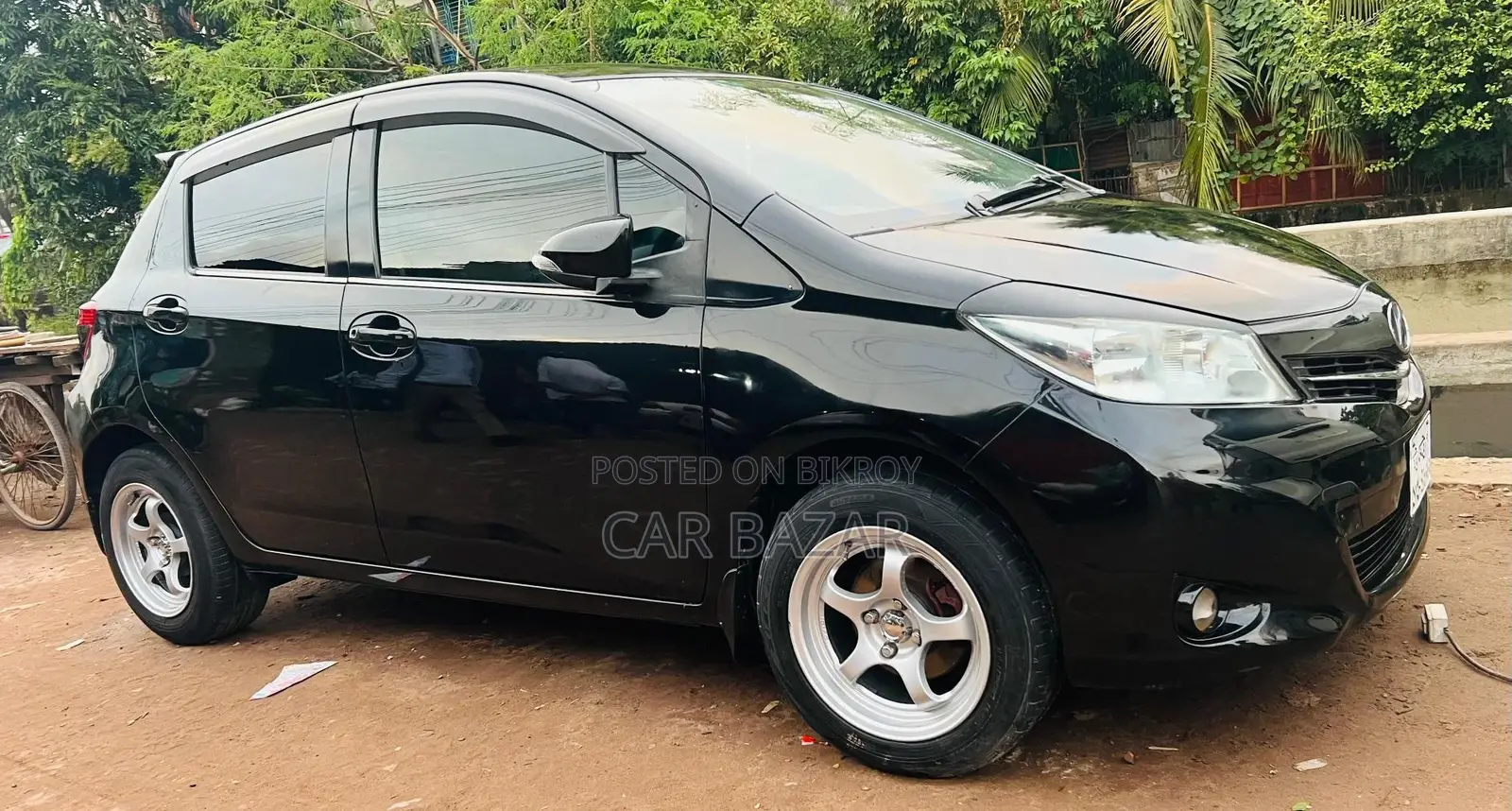 Toyota Vitz JEWELA PUSH BLACK 2012