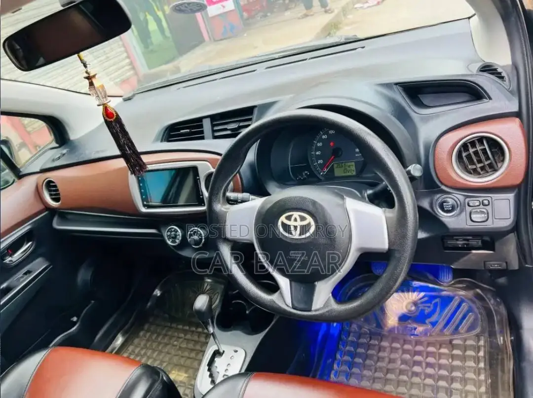 Toyota Vitz JEWELA PUSH BLACK 2012